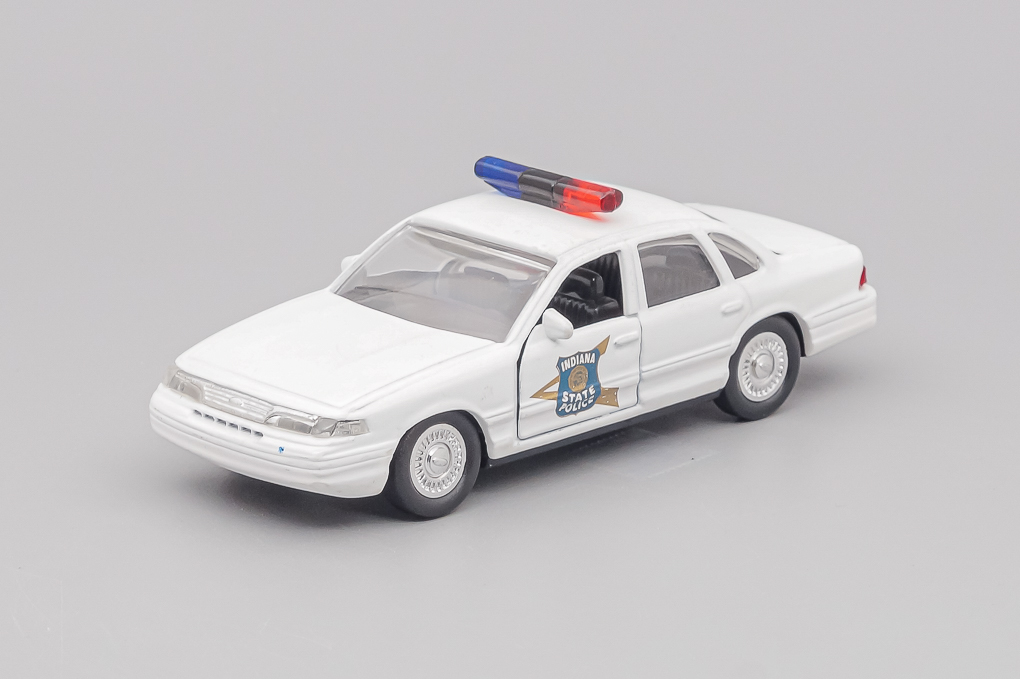 1:43 FORD Crown Victoria Indiana Police, white - LOT01429