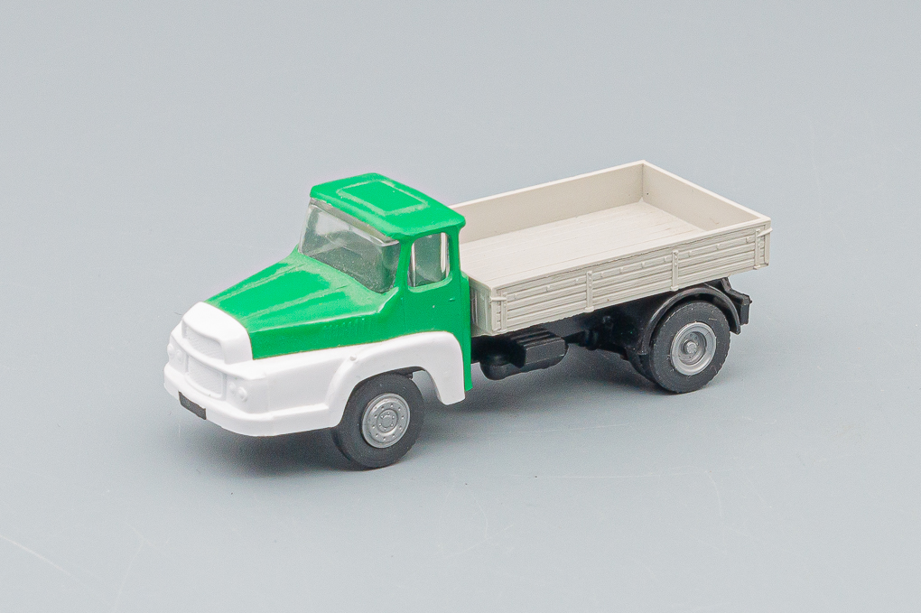 1:87 UNIC Izoard, green / white - LOT00977