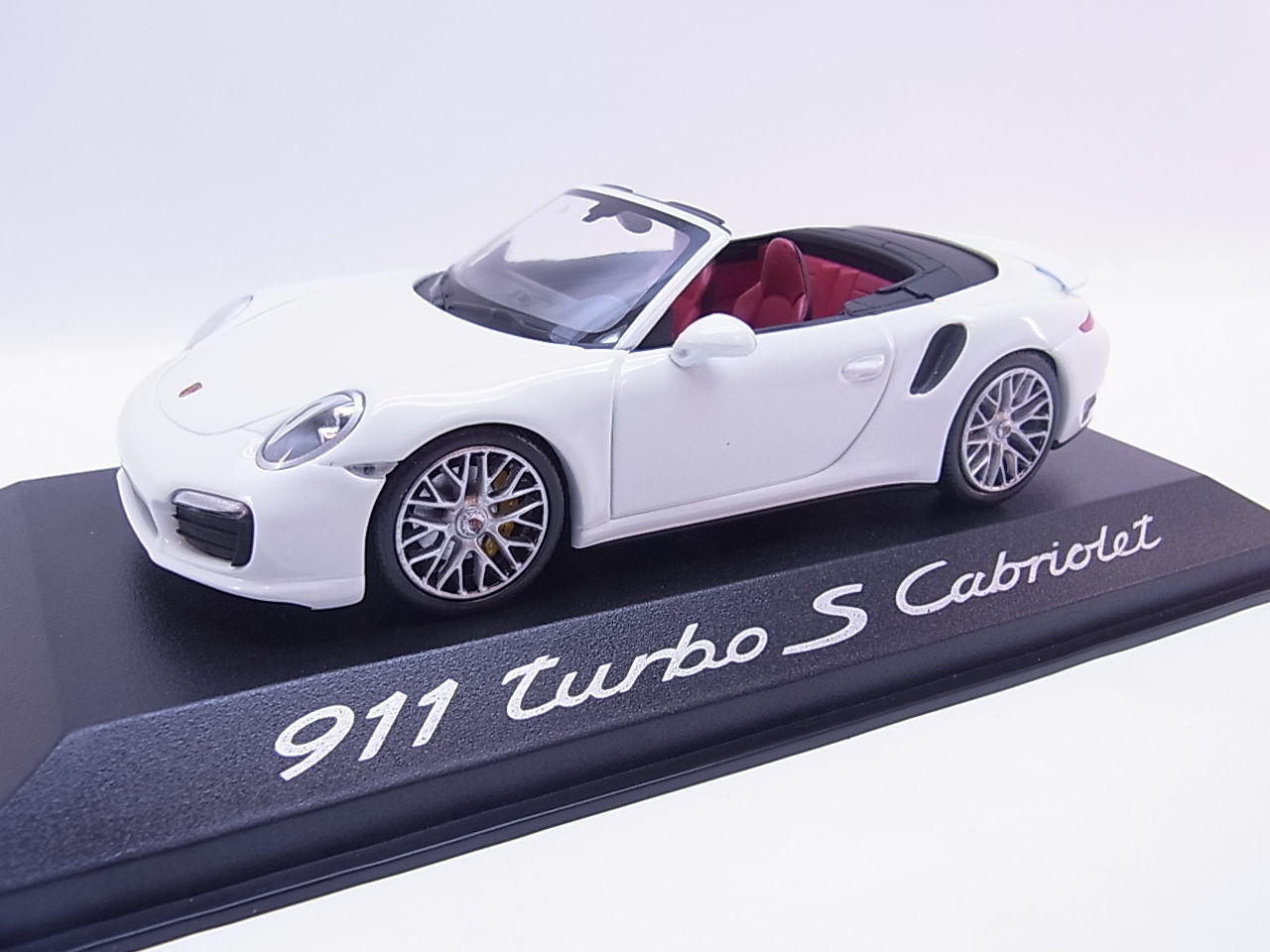 1:43 PORSCHE 911 Turbo S Cabriolet (2013), white - WAP0203110E