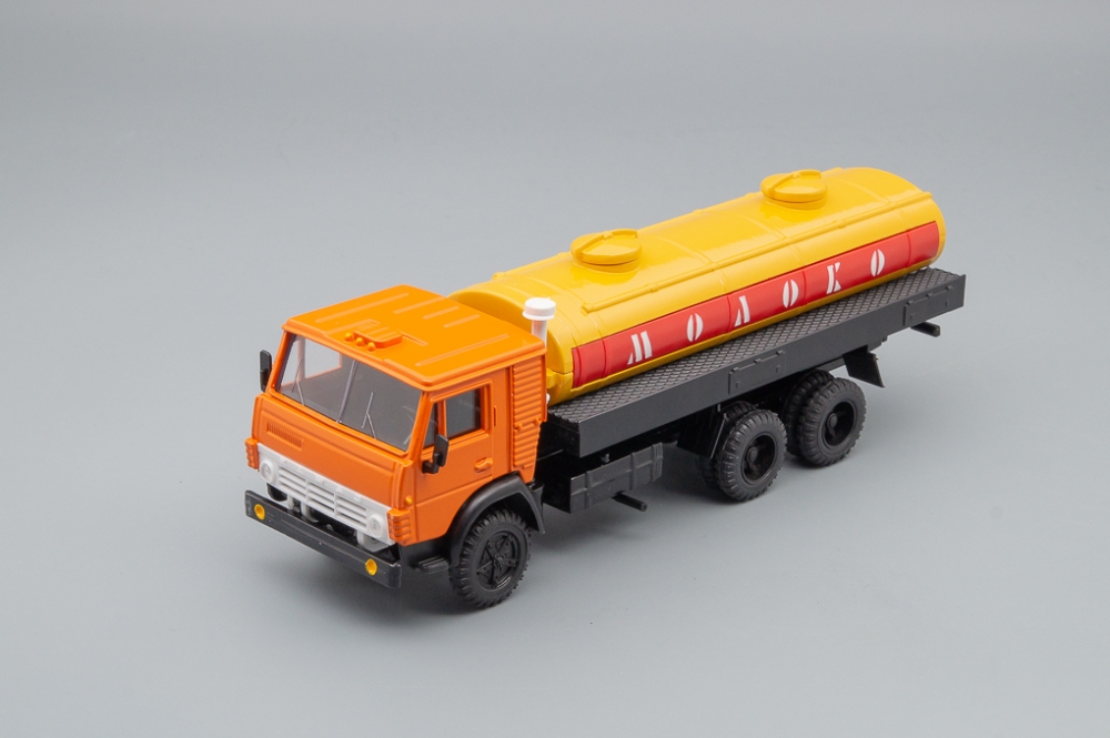 1:43 Камский 4325 цистерна Молоко, оранжевый / желтый / красный / черный - ELK-654