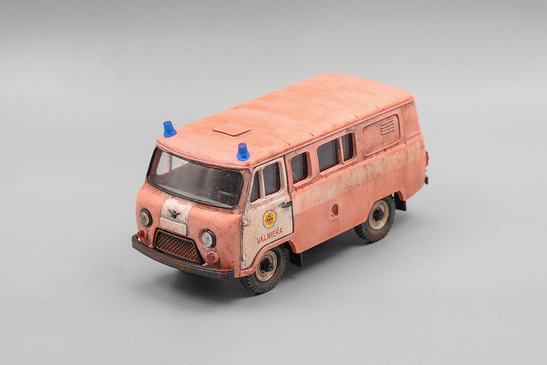 1:43 УАЗ-39099 пожарный, Valmiera (Латвия), со следами эксплуатации - RG066