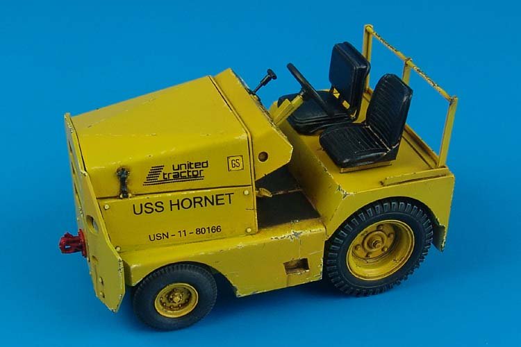 1:32 Набор дополнений UNITED TRACTOR GC-340/SM340 tow tractor US NAVY/ARMY - 320 035