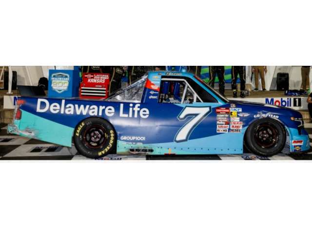 1:64 Chevrolet Silverado #7 Carson Hocevar *Delaware Life*, blue/white 2025 - WX72565DELCVW