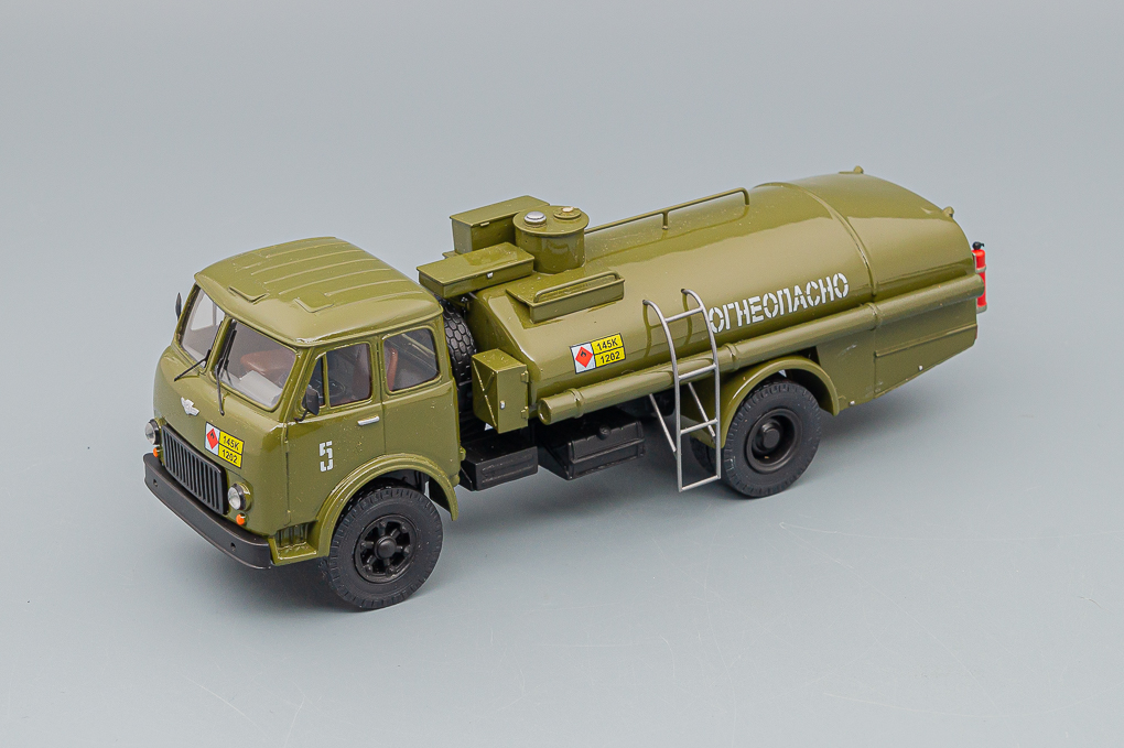 1:43 Минский-500А топливозаправщик ТЗА-7,5-500А, зеленый - ALF34