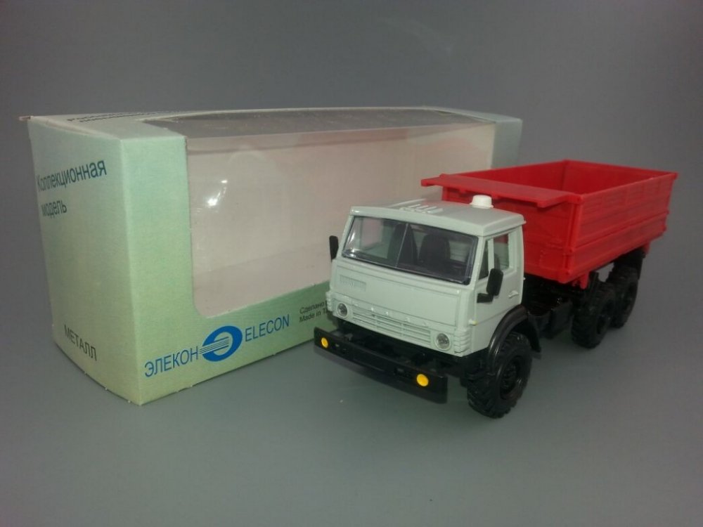 1:43 Камский грузовик 55105 сельхозвариант, серый / красный - ELK-724