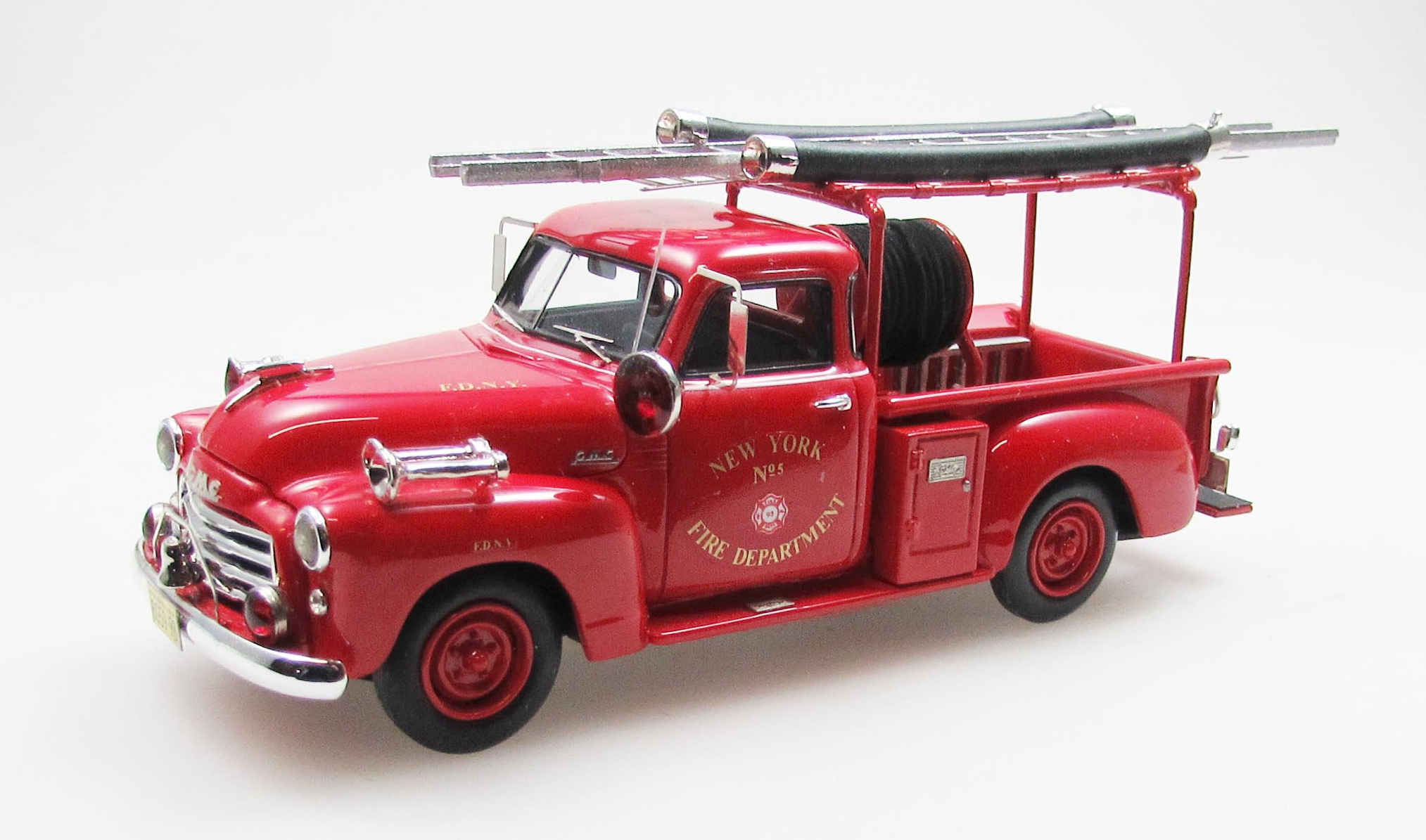 1:43 GMC Серии 100 пожарный пикап Нью Йоркского пожарного департамента (1952) - EMUS430109I