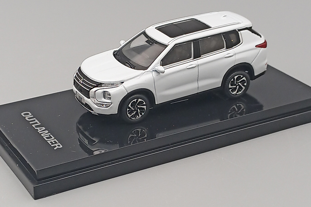 1:64 MITSUBISHI Outlander (2022), white - CM414WH