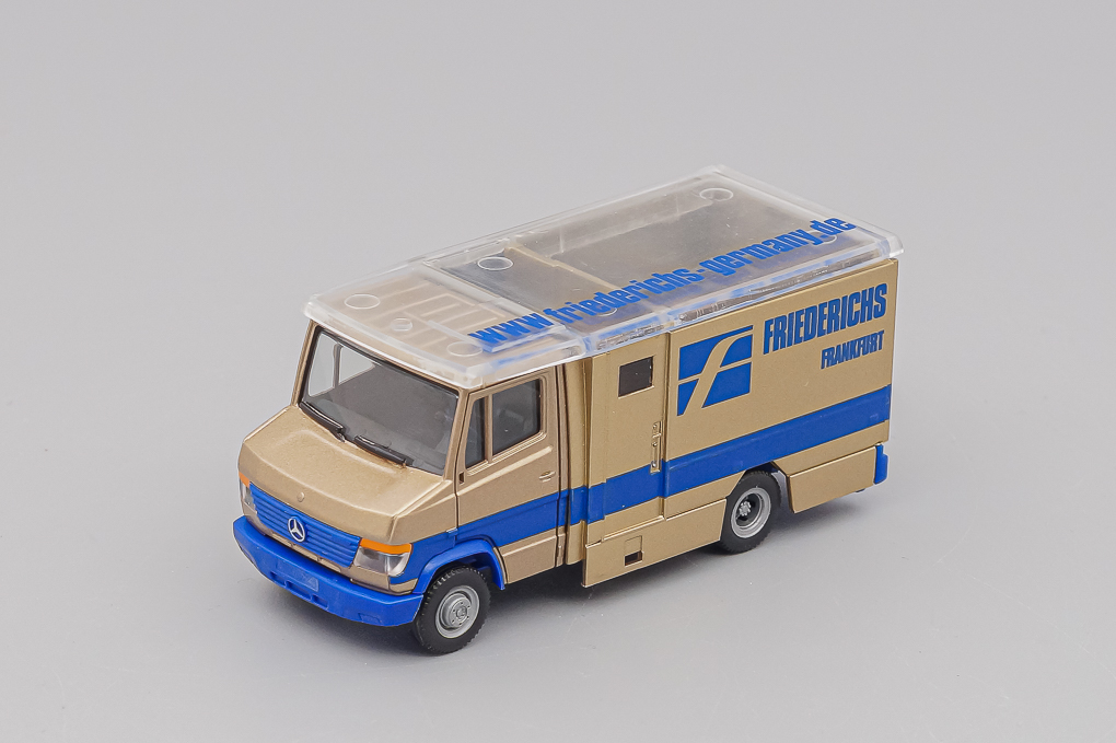 1:87 MERCEDES-BENZ Vario Geldtransporter 'FRIEDERICHS FRANKFURT', goldmetallic / blue - 298070-X1