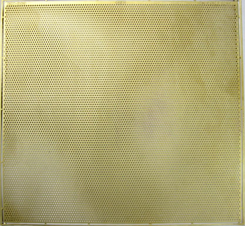 1:43 Фототравление Сетка круг D=0,5 S=0,3  80*86 - EM-369