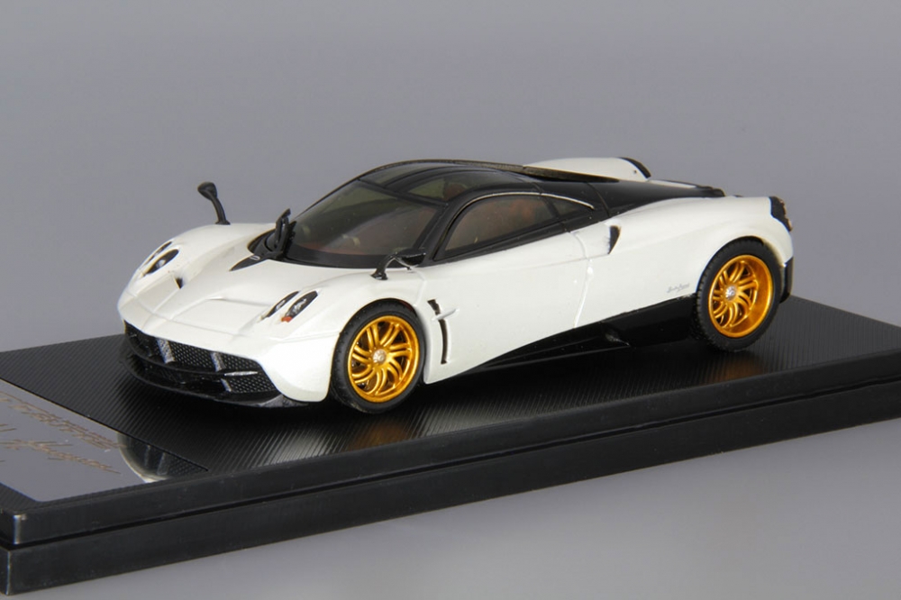 1:43 PAGANI Huayra (2013), metallic white / black - 41011W