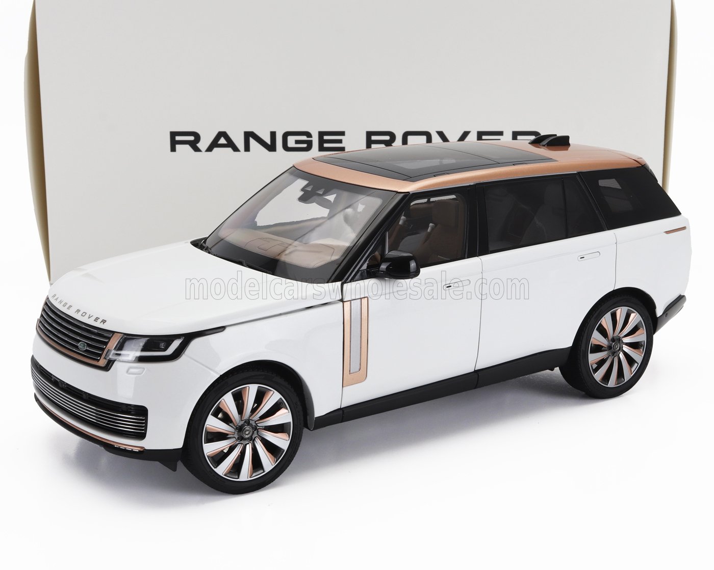 1:18 LAND ROVER Range Rover (2022), White - LCD18017-WH