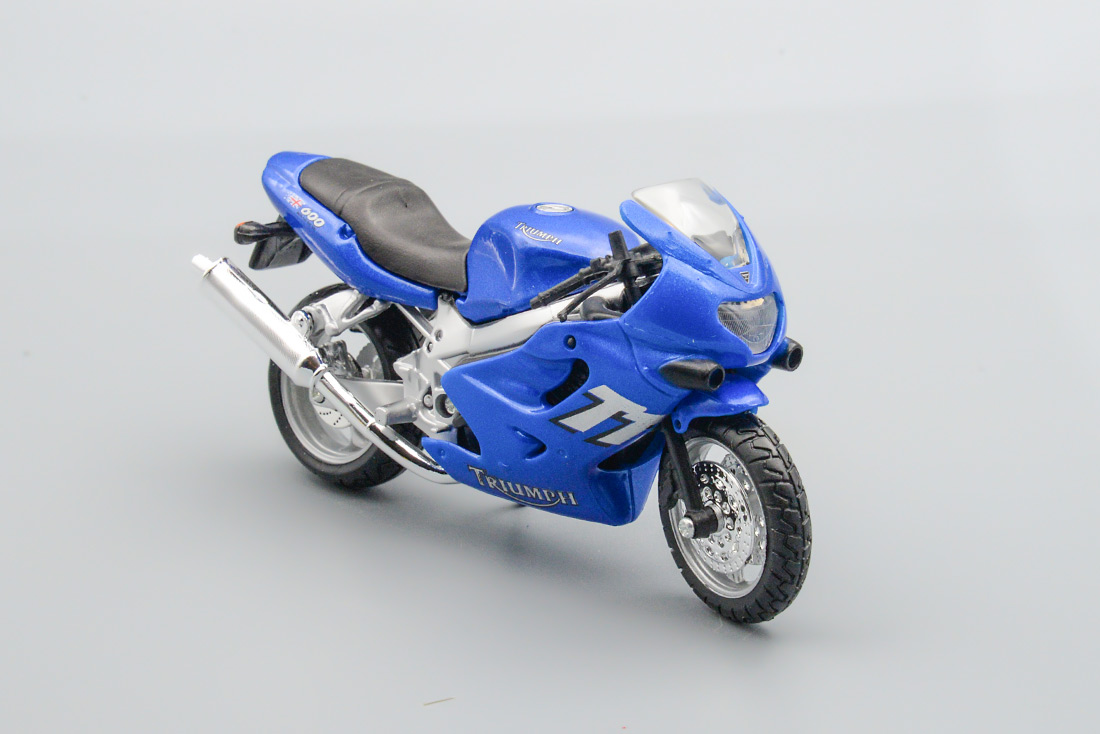 1:18 TRIUMPH TT600, Blue - 18-51000-BLU