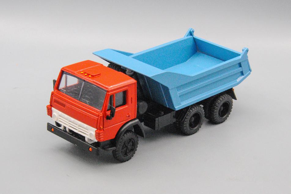 1:43 КАМАЗ 55111 самосвал красный/голубой - ELK-1135