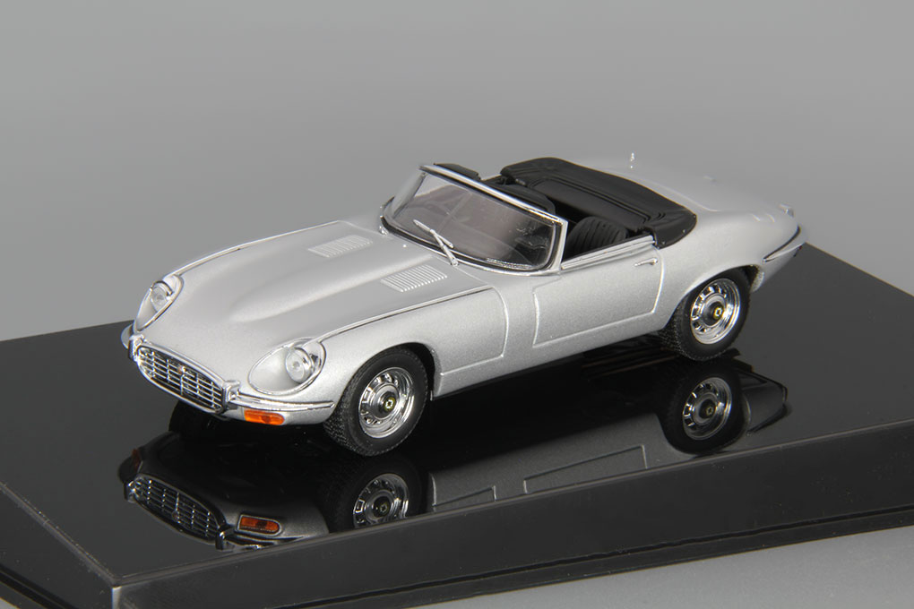 1:43 JAGUAR E-Type Roadster Series III V12, silver - 53771