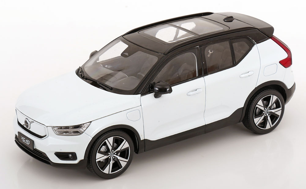 1:18 VOLVO XC40 Recharge (2022), white metallic - 106039