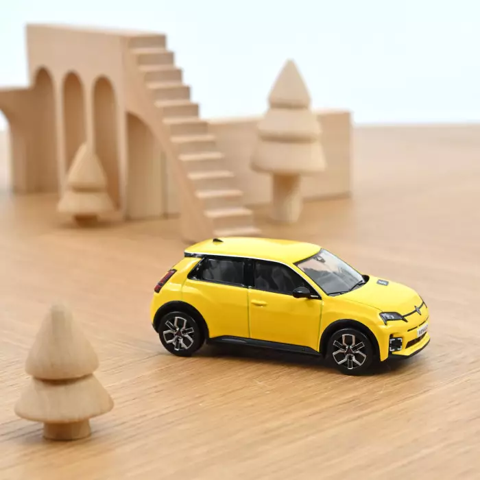 1:43 RENAULT R5 E-tech Full Electric (2024), Pop Yellow - 510552