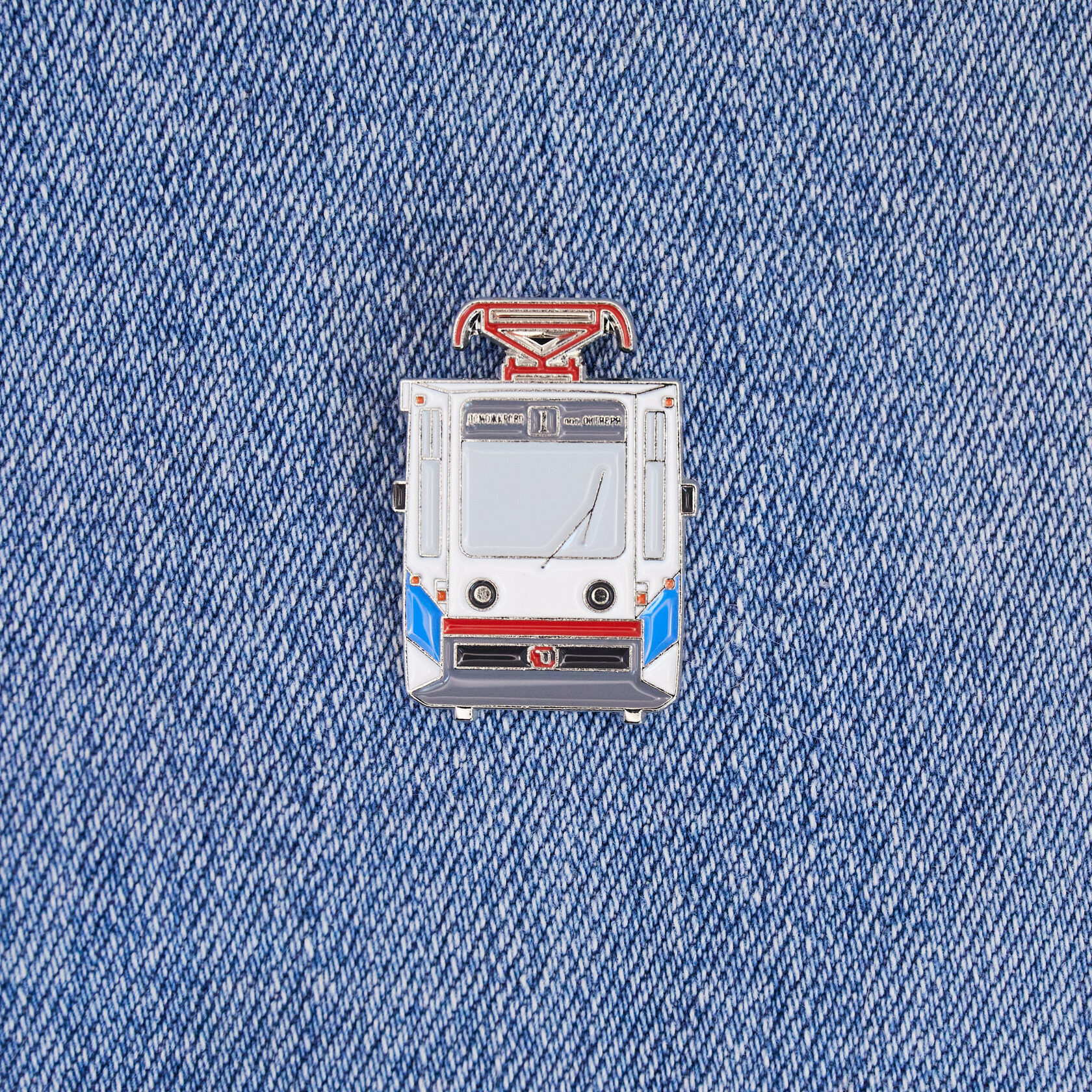 Значок 'КТМ-8', белый / голубой - TAG060