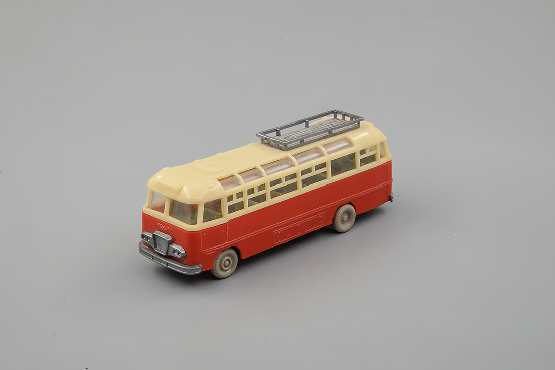1:87 IKARUS 31 red / beige (Сделано в ГДР) - ussr229