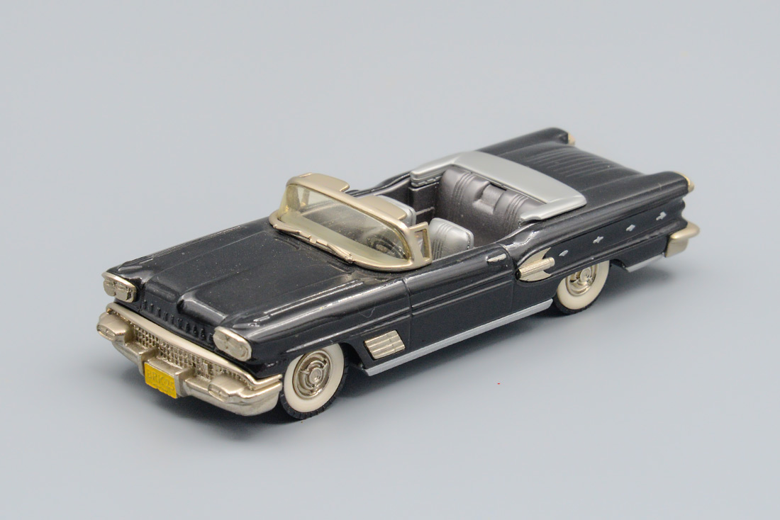 1:43 PONTIAC Bonneville (1958), dark green - BRK.25