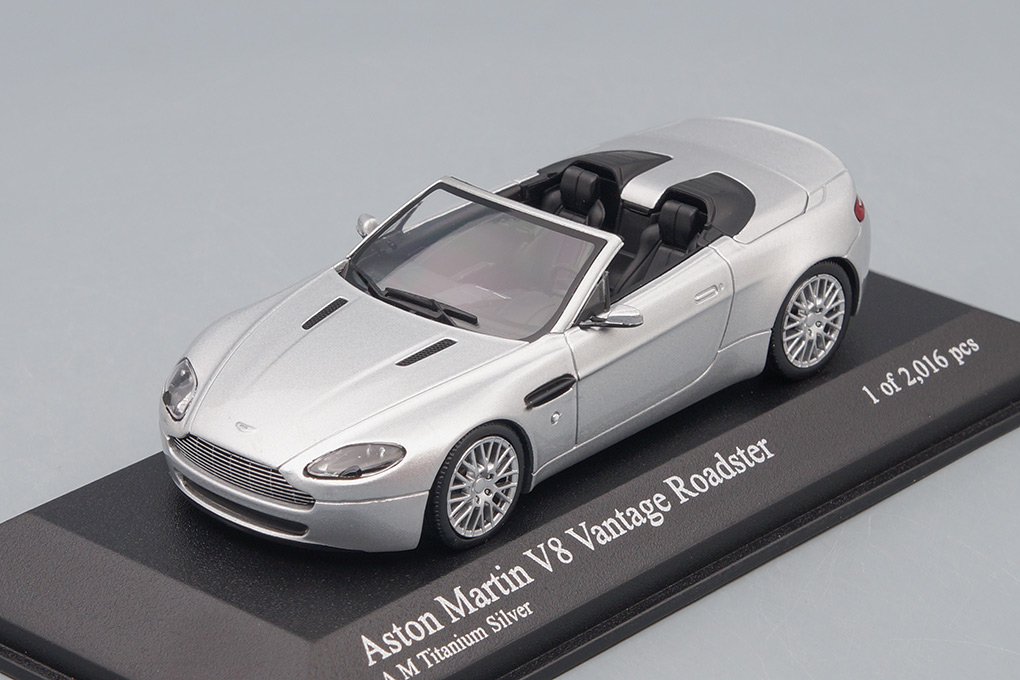 1:43 ASTON MARTIN V8 Vantage Roadster (2009), silver - 400137430
