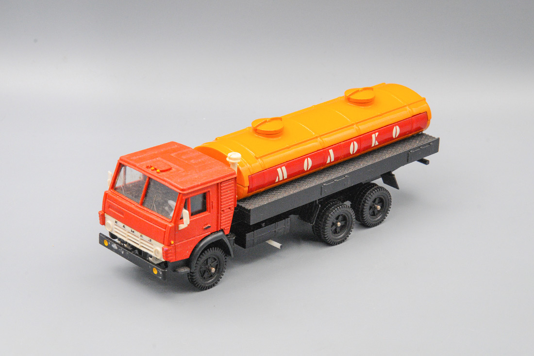 1:43 Камский грузовик 53212 Молоко, красный/оранжевый - ussr53212m-2-MC