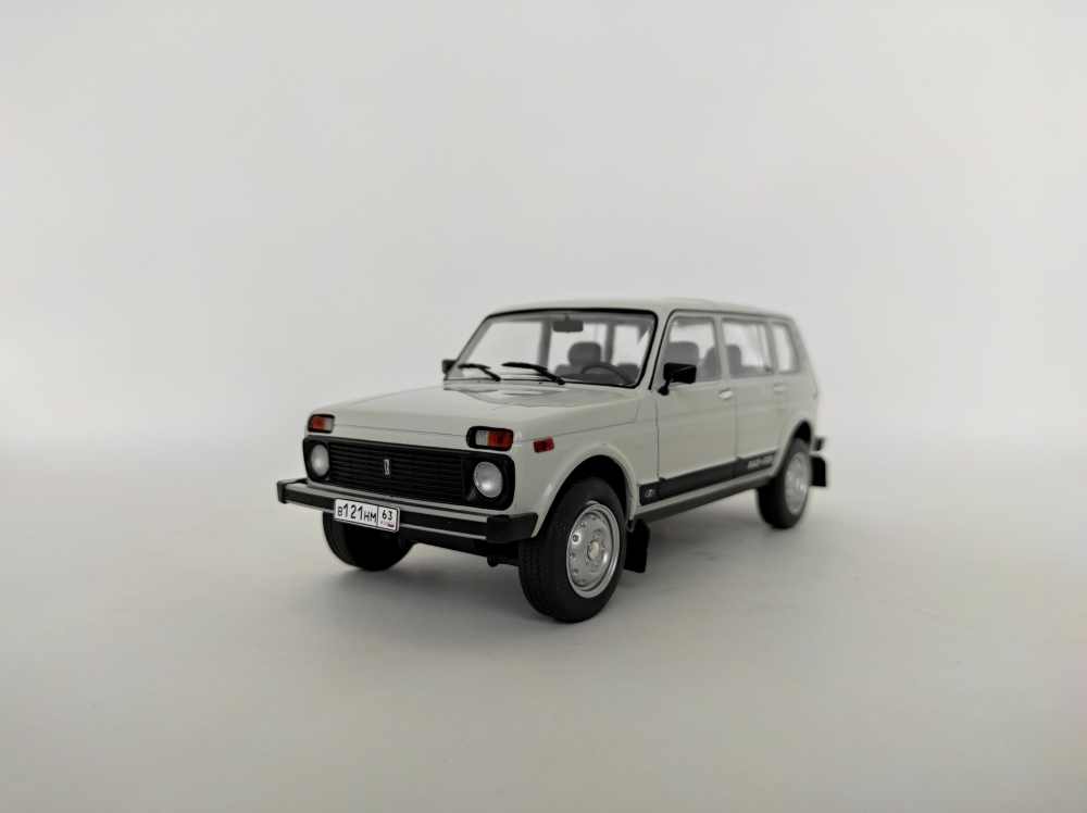 1:24 ВАЗ-2131 Нива, Легендарные Советские Автомобили 82, белый - LSA082