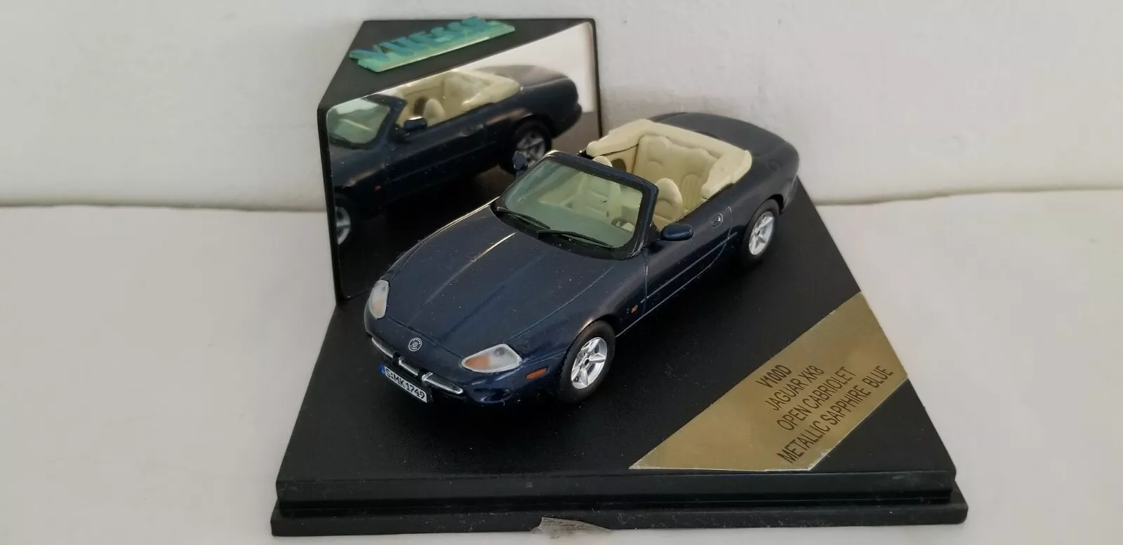 1:43 JAGUAR XK8 Cabriolet, metallic sapphire blue - V100D