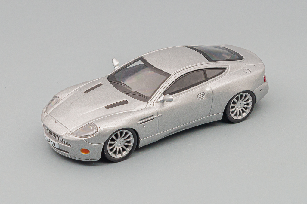 1:43 ASTON MARTIN V12 Vanquish, Суперкары 12, silver - SUP012-X3