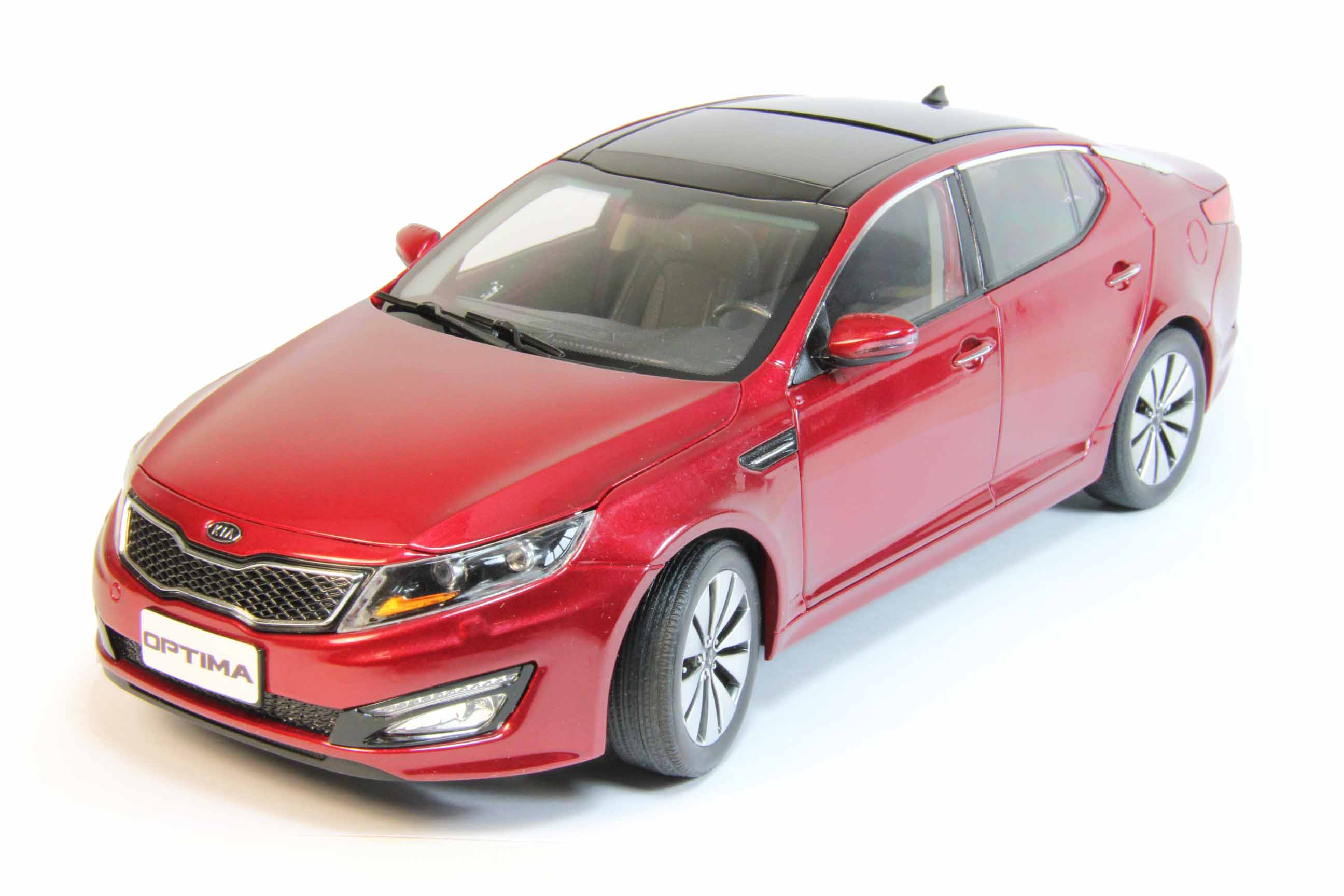1:18 KIA Optima (2012), red - R8480AC420K