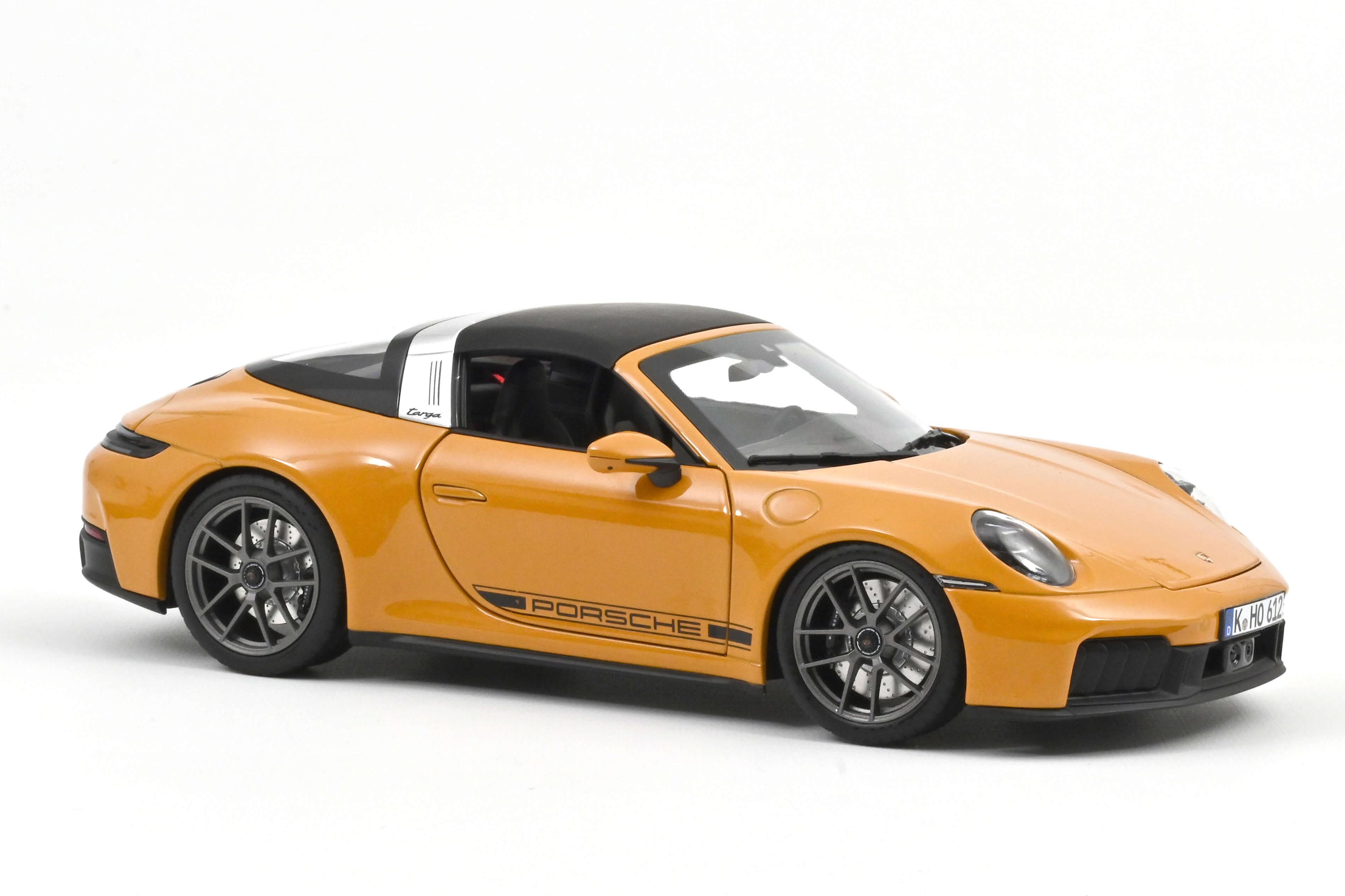 1:18 PORSCHE 911 Targa 4 GTS (992.2) (2025), Bahama Yellow - 187190