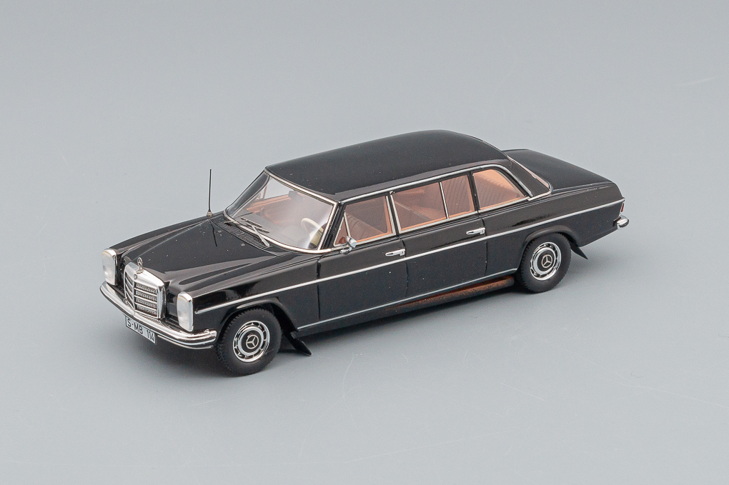 1:43 (Уценка!) MERCEDES-BENZ V114 lang (1969), black - MX41302-241-Z1