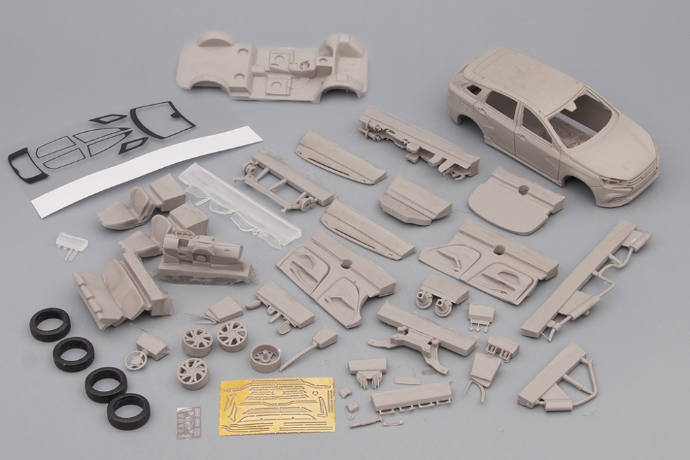 1:43 Сборная модель Lada Vesta Sport универсал - KT037