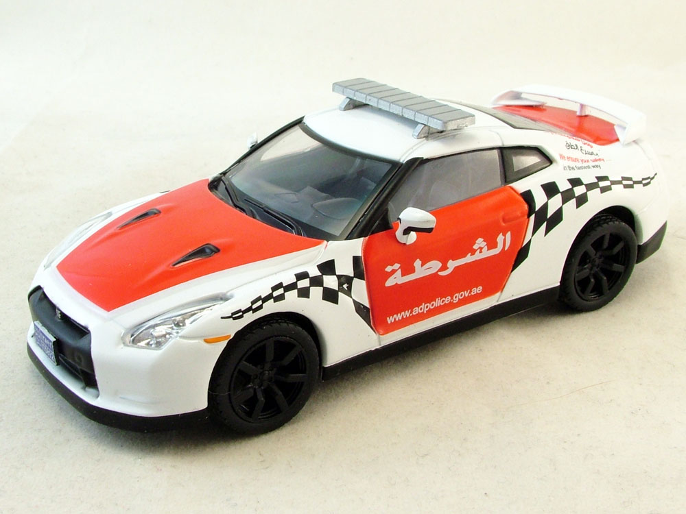 1:43 NISSAN GTR Полиция Арабских Эмиратов, Полицейские Машины Мира 51, белый - PCW051