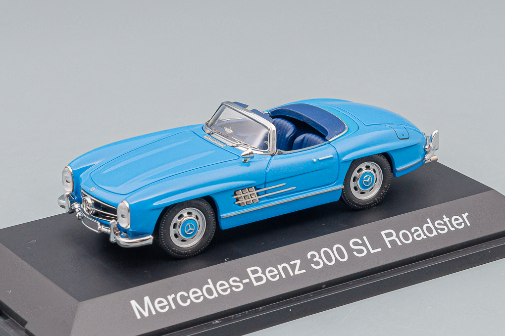 1:43 MERCEDES-BENZ 300 SL Roadster, light blue - 02532-X1