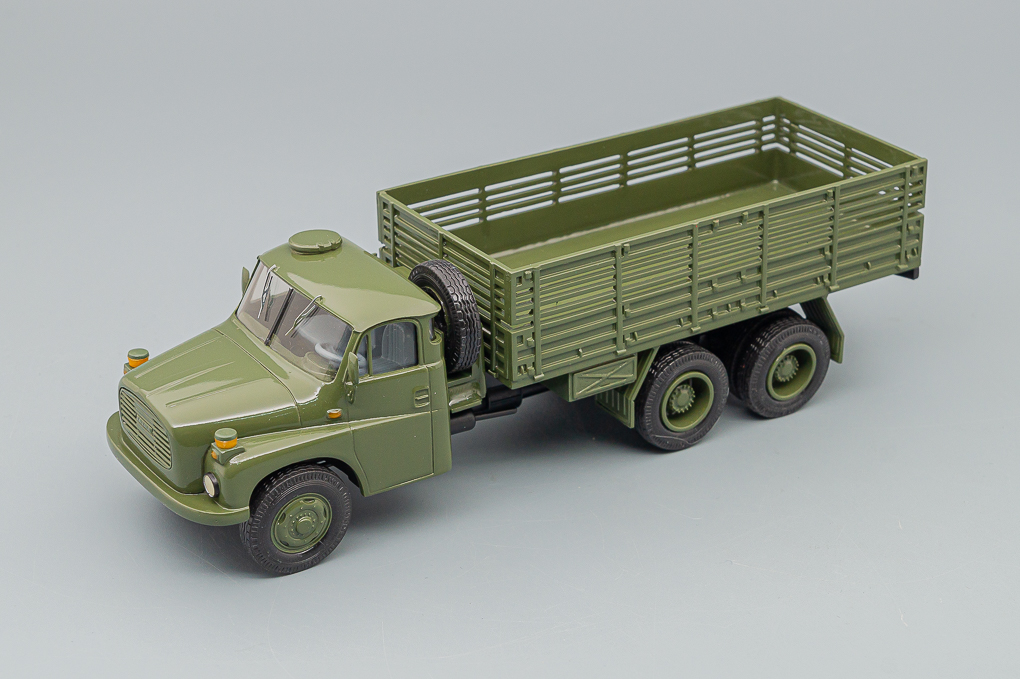 1:43 TATRA 148 бортовой 6x6, green - RO007