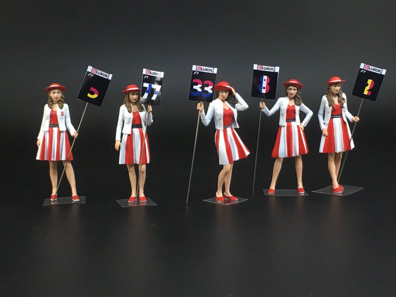 1:43 Набор фигурок девушки Гран-при - NS-F-43040-1