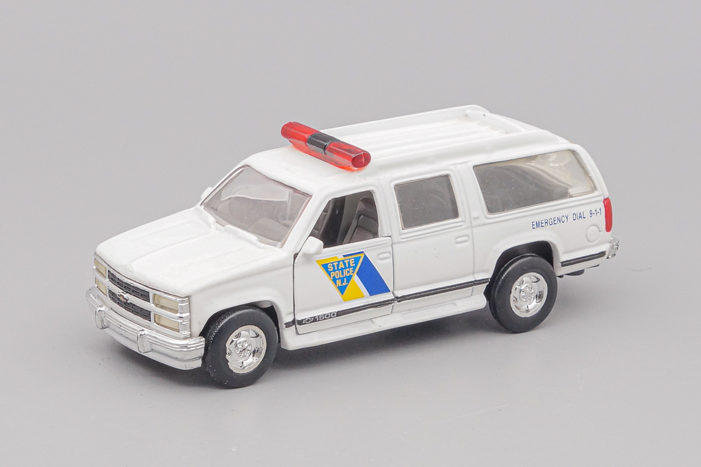 1:43 (Б/У) CHEVROLET Suburban (1992) New Jersey State Police, white - RC131