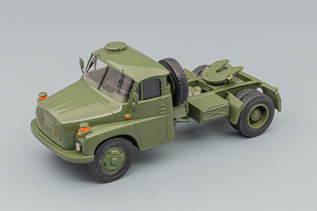 1:43 TATRA 148 седельный тягач 4x4, green - RO009