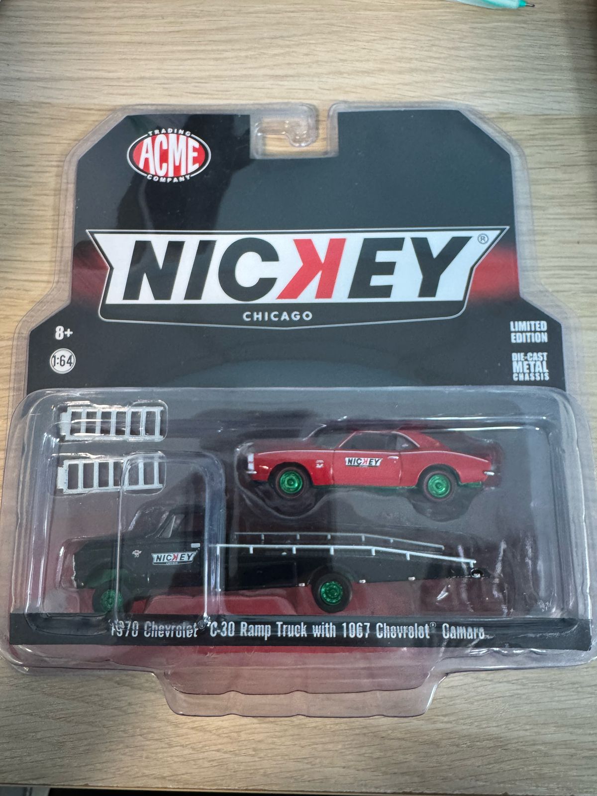 1:64 Набор из 2х моделей: CHEVROLET C-30 с рампой и CHEVROLET Camaro (1967) Nickey с зелеными элементами (Специальное издание) - 51270G