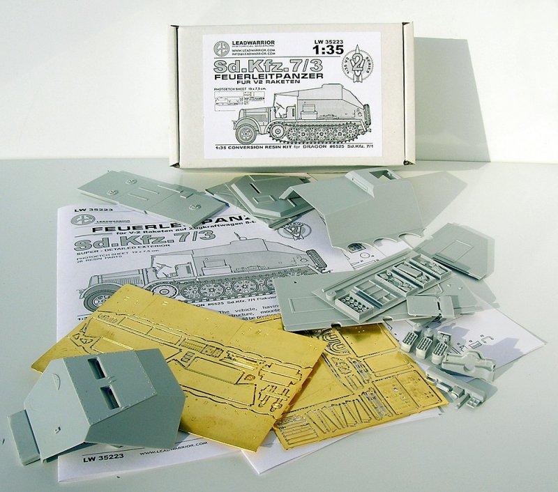 1:35 Сборная модель Sd.Kfz.7/3 Feuerleitpanzer fur V-2 Raketen auf Zugkraftwagen 8-ton - 35223