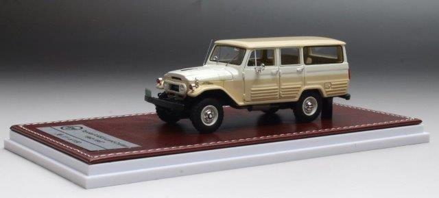 1:43 TOYOTA LAND CRUISER FJ45LV 4х4 1966 Beige/White - GIM015B
