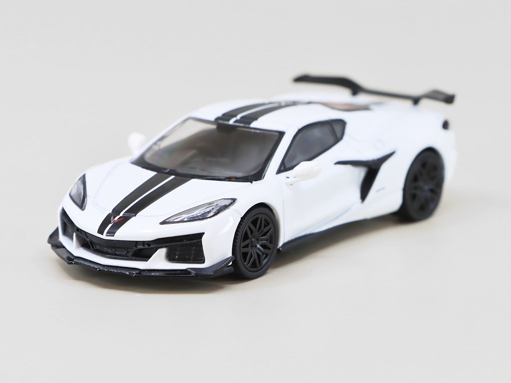 1:64 CHEVROLET Corvette Z06 RHD (2023), white - MGT00677-R