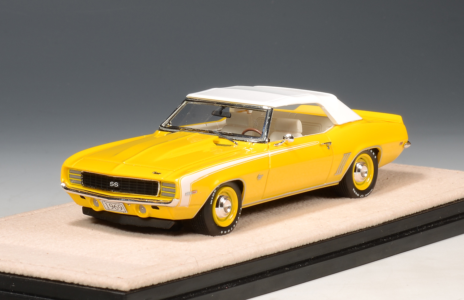 1:43 CHEVROLET Camaro RS SS Convertible (закрытый) (1969), Daytona Yellow - STM691032