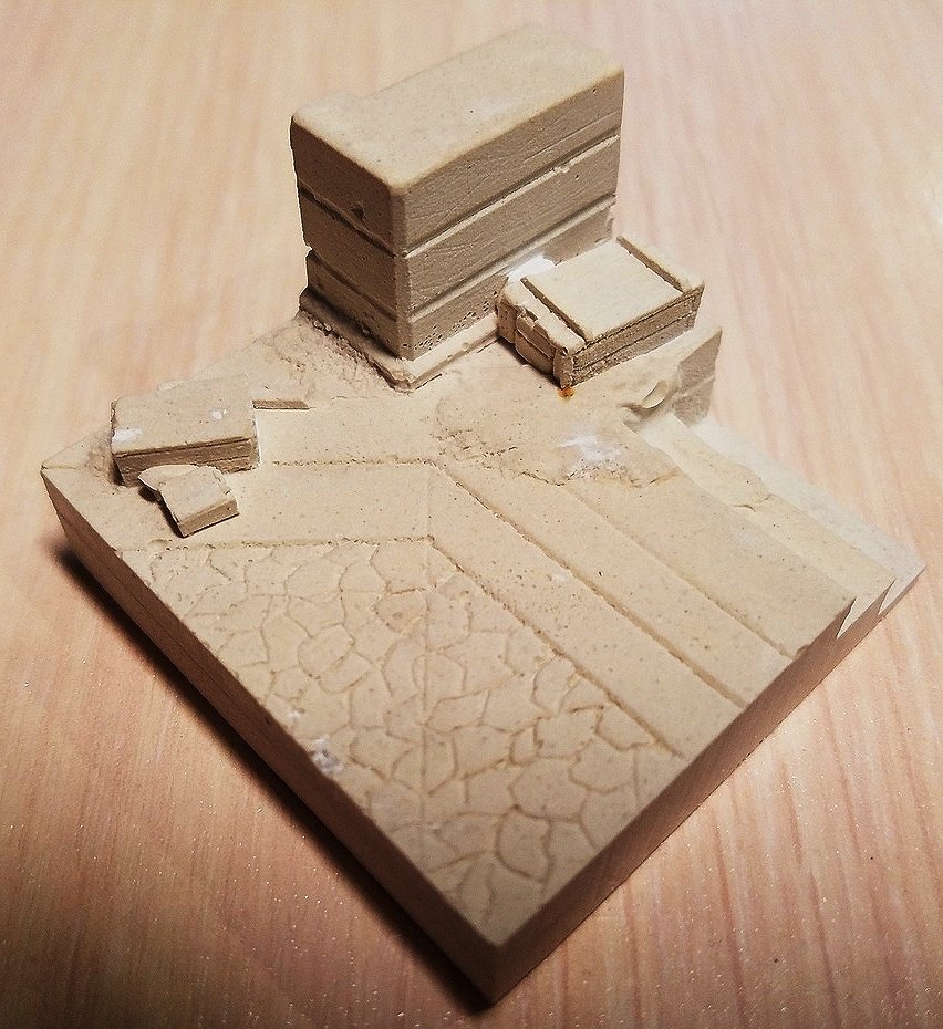 1:35 Фрагмент улицы с подвальным спуском (не окрашен) - П01