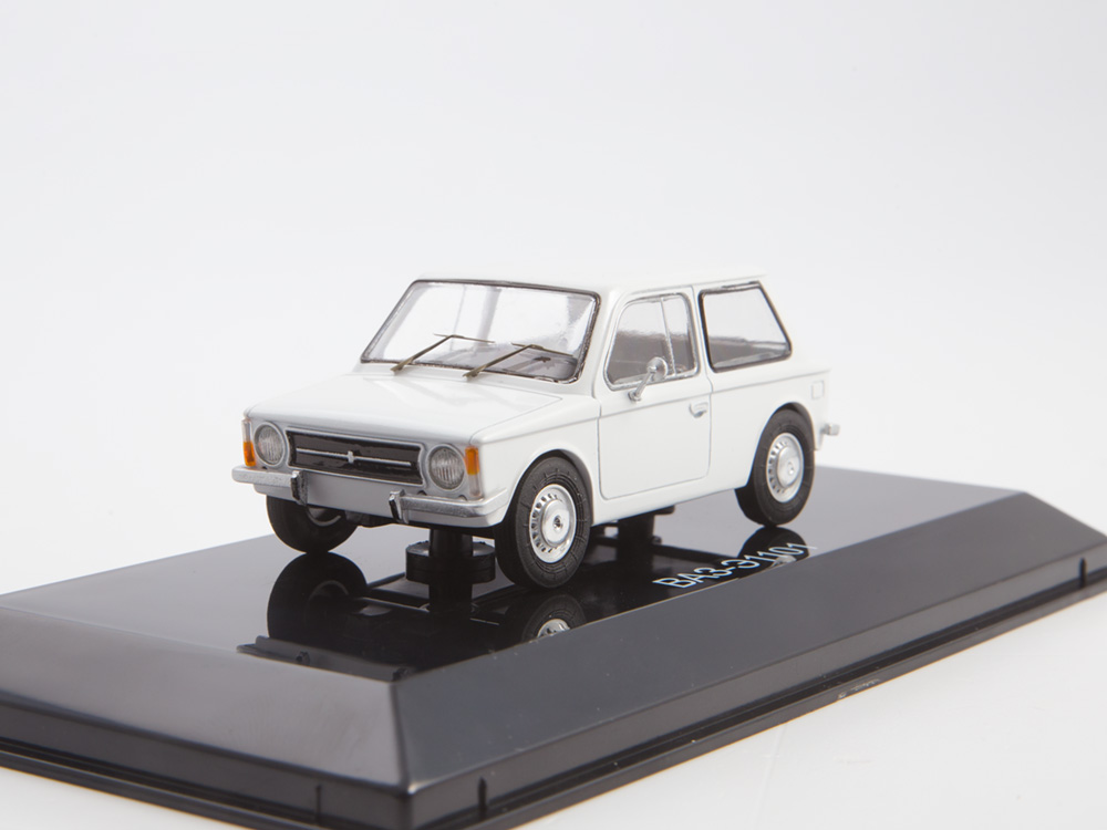 1:43 Волжский автомобиль Э1101, белый - LST022