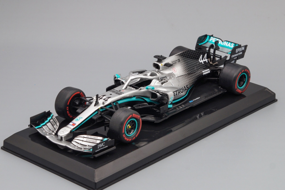 1:24 MERCEDES-BENZ AMG F1 W10 EQ POWER+ Lewis Hamilton #44 2019, silver / green / black - PCL005
