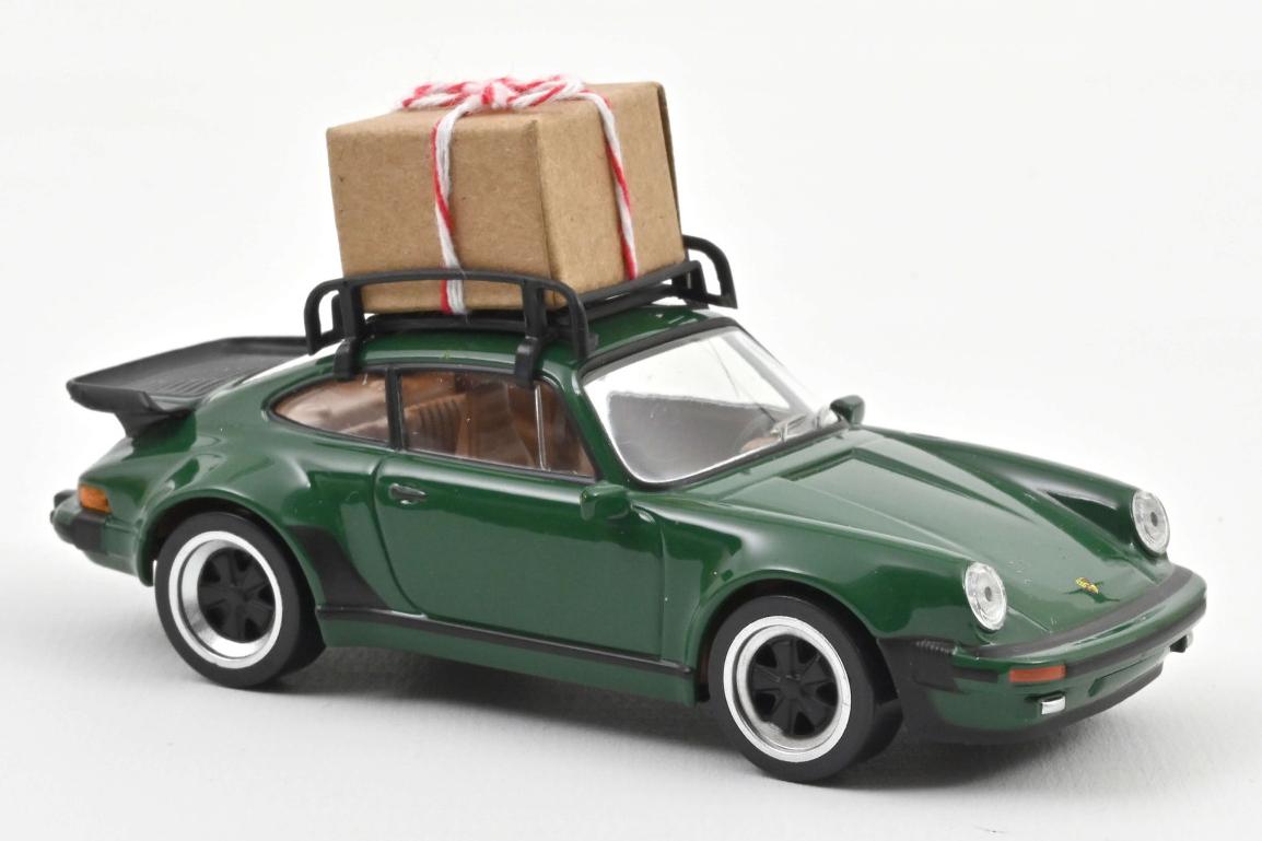 1:43 PORSCHE 911 Turbo (Рождественский подарок на крыше) (1978), Green Christmas - 750070