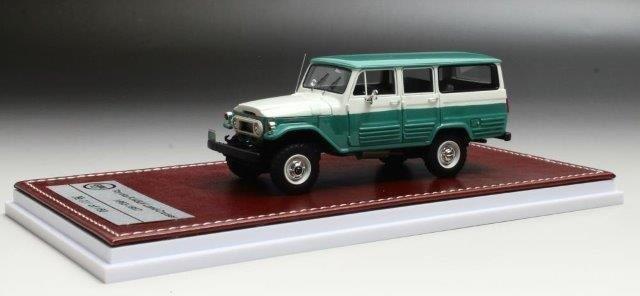 1:43 TOYOTA LAND CRUISER FJ45LV 4х4 1966 Green/White - GIM015A