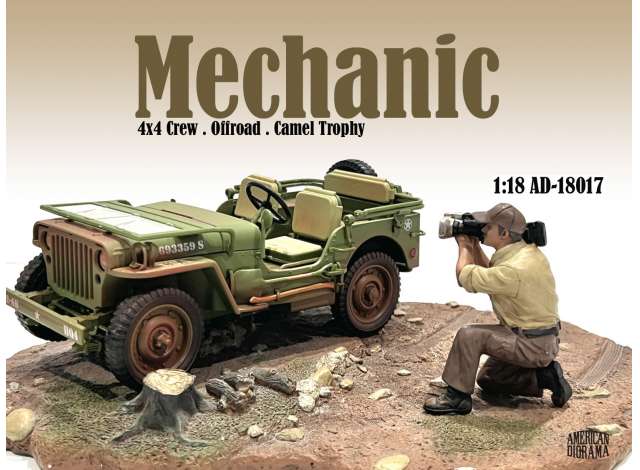 1:18 FIGURES CAMERA CREW - MAN CAMERAMAN MECHANIC CREW 4x4 OFFROAD CAMEL TROPHY 7, BEIGE BROWN - 18017