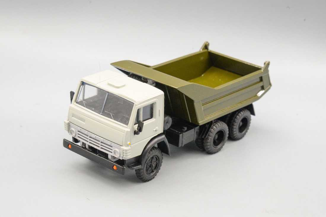 1:43 КАМАЗ 55111, серый/хаки - ELK-1127